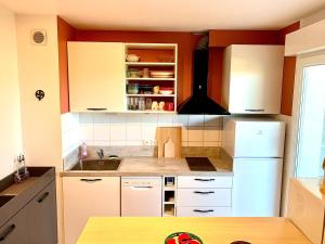 Кухня или кухненски бокс в Appartement Ondres, 2 pièces, 4 personnes - FR-1-239-1000