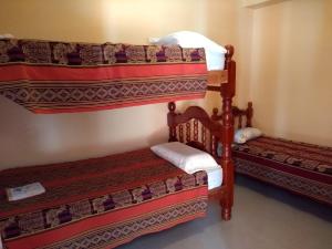 two bunk beds in a small room withthritisthritisthritisthritisthritisthritisthritisthritis at HOSTAL DOÑA BERTA in Humahuaca