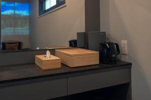 a counter top with two wooden boxes on it at HUBHUB横浜天王町 in Yokohama