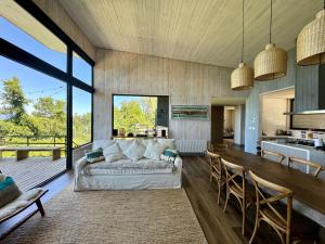 a living room with a couch and a table at Casa Flor del Lago in Villarrica