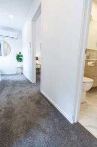 Bilik mandi di Entertainment Hub 2 bed 2 bath with Free Car park