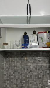 タンジェにあるAppartement chic bien équipé à Tangerの本棚