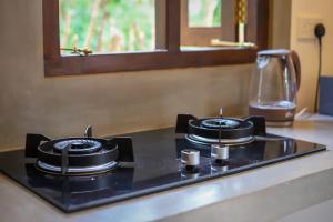 two burners on a stove top in a kitchen at Ran Villa in Hiriketiya
