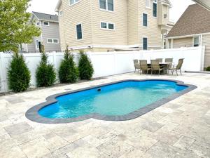 Πισίνα στο ή κοντά στο Vacation Rental With Pool On Lbi