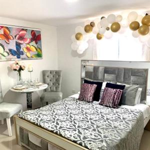 Ένα ή περισσότερα κρεβάτια σε δωμάτιο στο Hotel Platinum Luxury