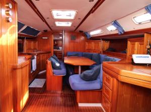 a small kitchen with a table and chairs in a vehicle at blu in Cagliari