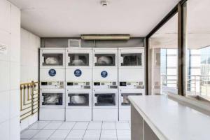 a laundry room with washing machines and a counter at Barrio Bellas Artes in Santiago