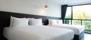 Postel nebo postele na pokoji v ubytování Mountain&Sea Hotel Prachuap