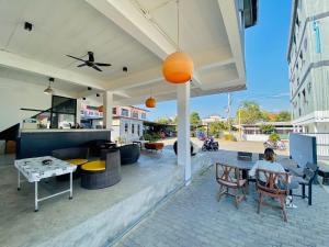 a patio with a table and chairs on a building at Apartment X5 in Pattaya South