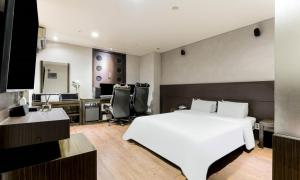 Postel nebo postele na pokoji v ubytování Dongtan BobosHotel