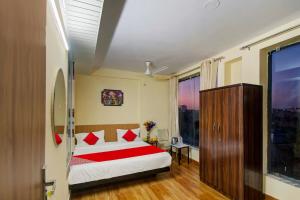 a bedroom with a bed and a large window at Super OYOHotel Silver Stay 02 in Jaipur