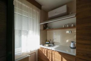 Cucina o angolo cottura di Studio Apartments Maksimović