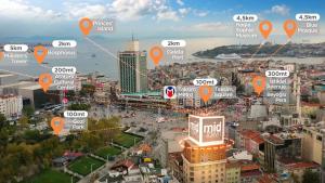 een luchtzicht op een stad met straten en gebouwen bij Midtown Hotel in Istanbul