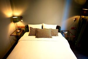 Säng eller sängar i ett rum på Hotel Lincoln Lounge