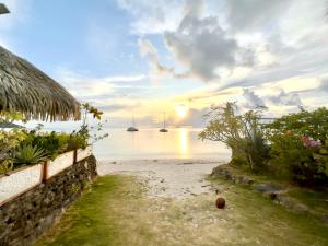 a view of a beach with boats in the water at Meri Lodge Huahine « ROOM OF MARTA » in Fare