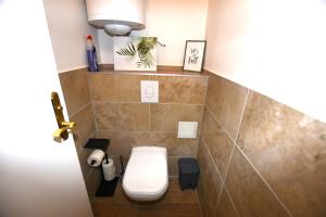 bagno con servizi igienici in camera di Perfekt Für Gruppen, 5 Einzelbetten a Graz