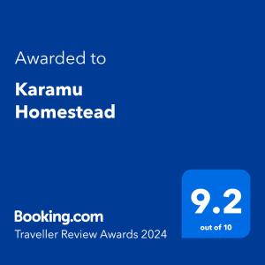 Et logo, certifikat, skilt eller en pris der bliver vist frem på Karamu Homestead