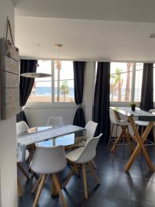 Posedenie v ubytovaní Apartamento Torre Yago primera linea playa Benidorm con Wi-Fi & AC