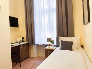 Posteľ alebo postele v izbe v ubytovaní City Pension Stephansplatz I Self Check In
