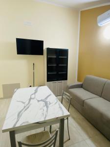 Televízia a/alebo spoločenská miestnosť v ubytovaní Sogni d'insonnia