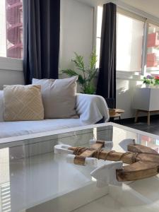 Posedenie v ubytovaní Apartamento Torre Yago primera linea playa Benidorm con Wi-Fi & AC