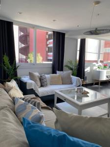 Posedenie v ubytovaní Apartamento Torre Yago primera linea playa Benidorm con Wi-Fi & AC