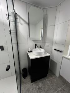 Koupelna v ubytování Sans Souci Apartments + 8 fotografií