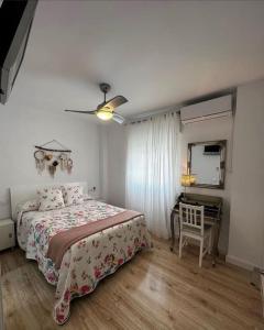 Un pat sau paturi într-o cameră la Tranquilidad en el centro by Chiclana Dreams