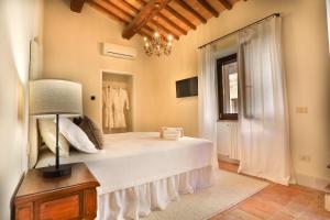 Pietra Campana Italian Villa Orvieto的电视和/或娱乐中心