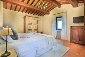 Pietra Campana Italian Villa Orvieto客房内的一张或多张床位