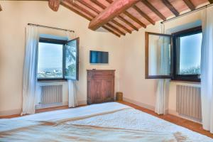 Pietra Campana Italian Villa Orvieto客房内的一张或多张床位