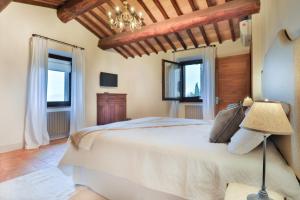 Pietra Campana Italian Villa Orvieto客房内的一张或多张床位