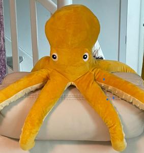 a stuffed octopus on top of a bed at Spielwarenmesse Unterkunft in Nuremberg