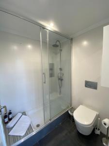 Kúpeľňa v ubytovaní Apartamento Torre Yago primera linea playa Benidorm con Wi-Fi & AC