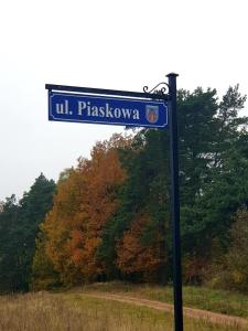 a blue street sign for uil plazaatown at Siedlisko pod Aniołem in Grabówko