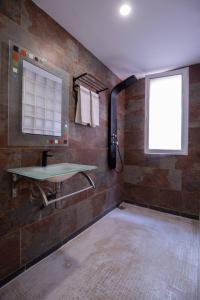 a bathroom with a sink and a window at Old Town Flat by Concept Flats in Valencia