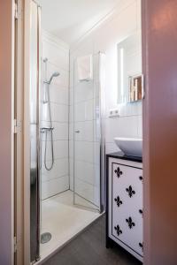 a bathroom with a sink and a shower at Hotel Restaurant Café Parkzicht in Roermond