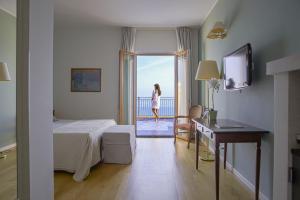 TV a/nebo společenská místnost v ubytování Hotel Punta Nord Est