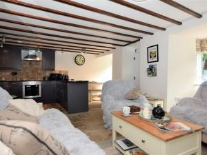 a living room with two couches and a kitchen at 3 Bed in Muker 75649 in Muker