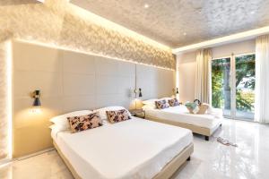 A bed or beds in a room at Hotel Mondial
