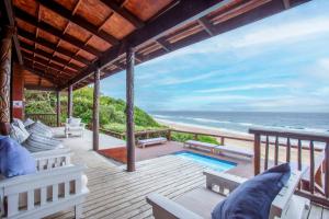 Von der Terrasse einer Villa genießen Sie Meerblick. in der Unterkunft Mar Azul 1B in Ponta Malangane