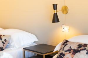 A bed or beds in a room at Hotel Mondial