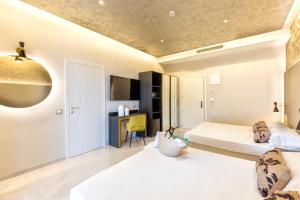 A bed or beds in a room at Hotel Mondial