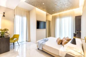 A bed or beds in a room at Hotel Mondial