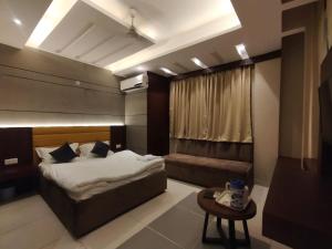 Ένα ή περισσότερα κρεβάτια σε δωμάτιο στο Hotel Gagan Plaza +68 φωτογραφίες