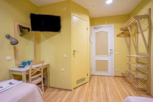 a bedroom with a desk and a room with a bunk bed at Kongo Hotel in Haapsalu