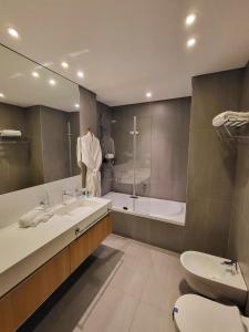 Vannituba majutusasutuses Monot Suites