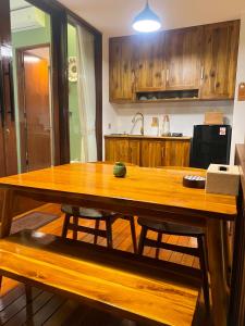Kuchyň nebo kuchyňský kout v ubytování Ardan Maison Ubud