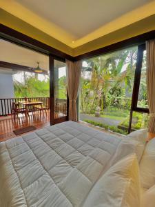 Postel nebo postele na pokoji v ubytování Ardan Maison Ubud
