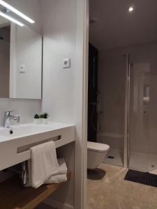 ARIQUS Fira Apartments的一间浴室